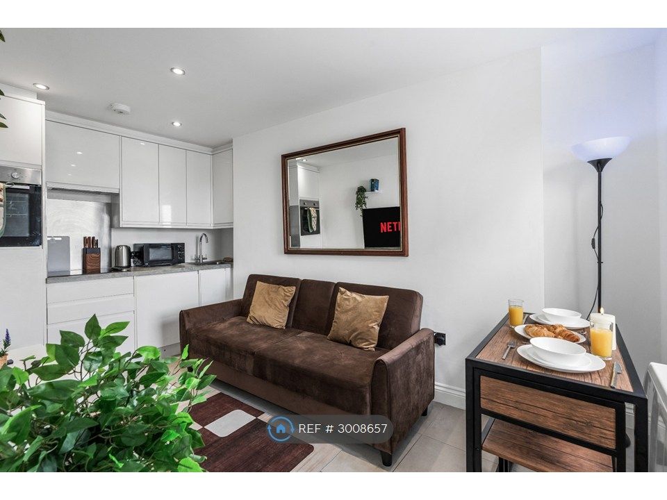 Property photo 2 of 35