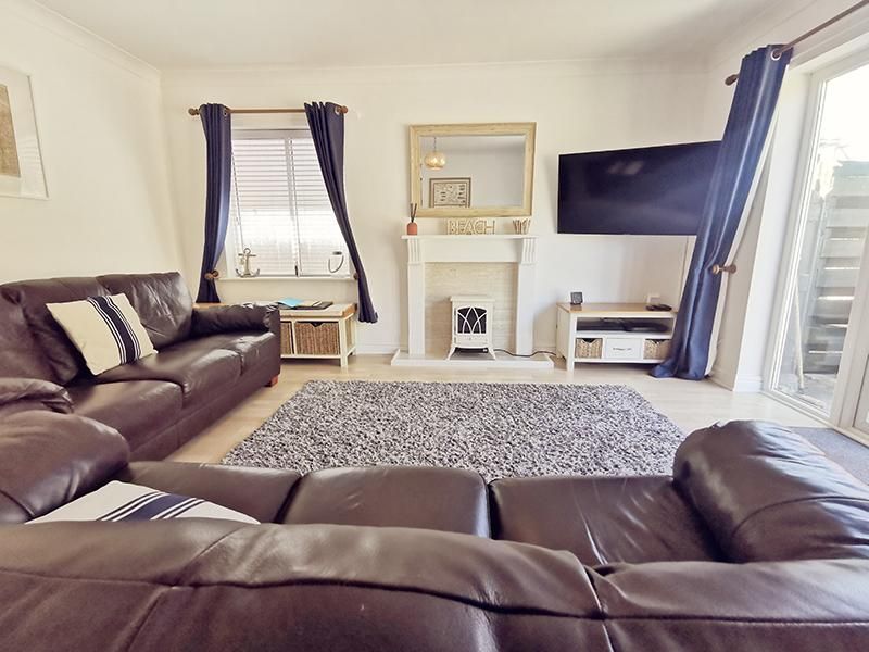 Property photo 3 of 14 Lounge1
