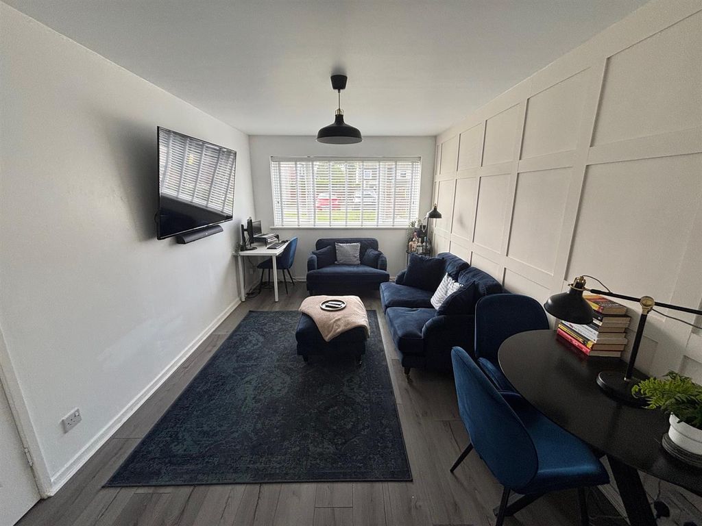 Property photo 2 of 9 2J.Jpg