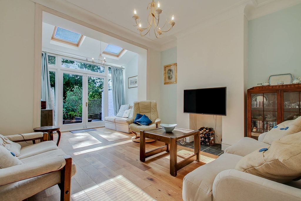 Property photo 1 of 23