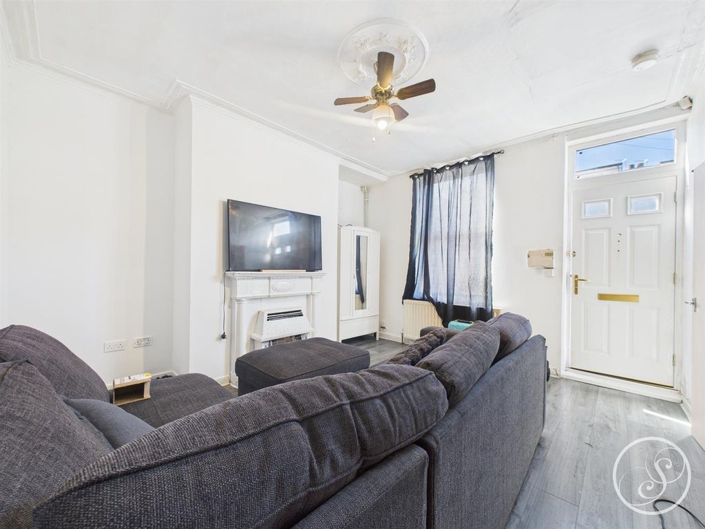 Property photo 3 of 10 Lounge