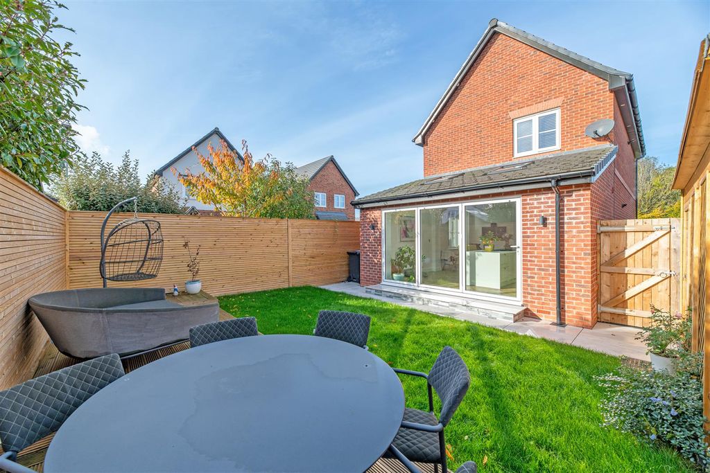 Property photo 3 of 18 Garden