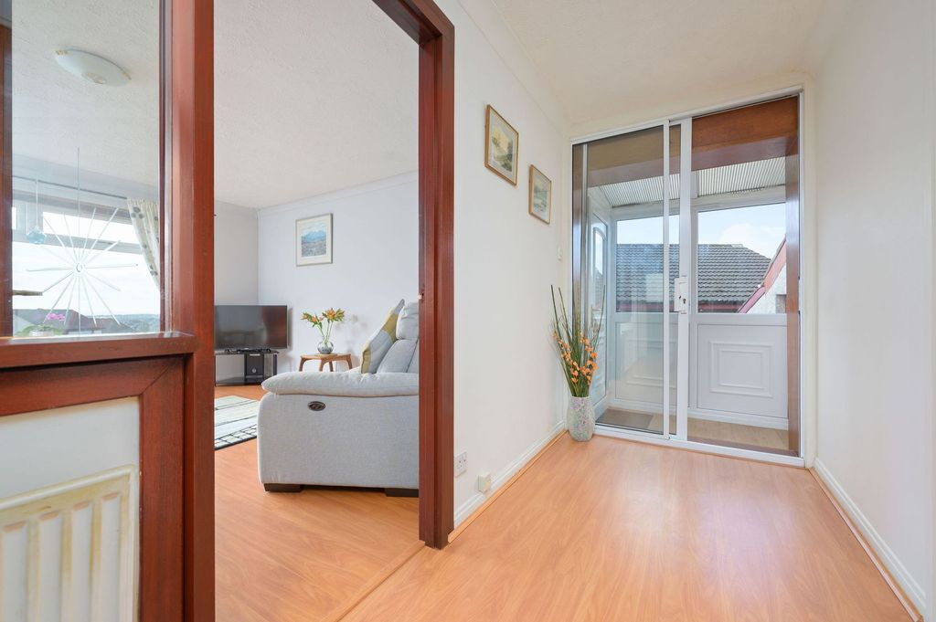 Property photo 3 of 27