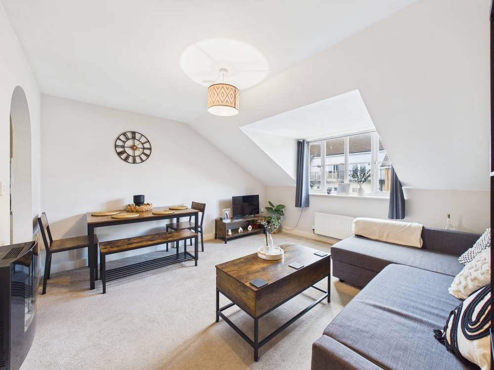 Property photo 1 of 16 Giraffe360-Still013