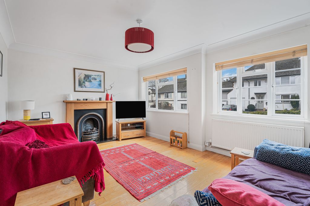 Property photo 2 of 20 Lounge