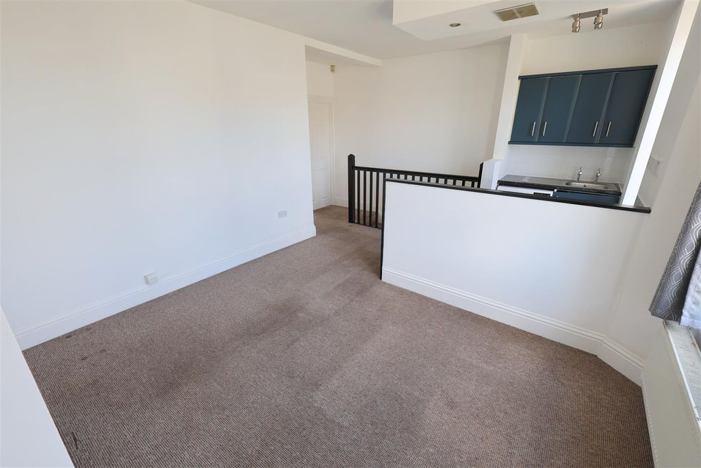 Property photo 3 of 19 Sr Living Area.Jpg