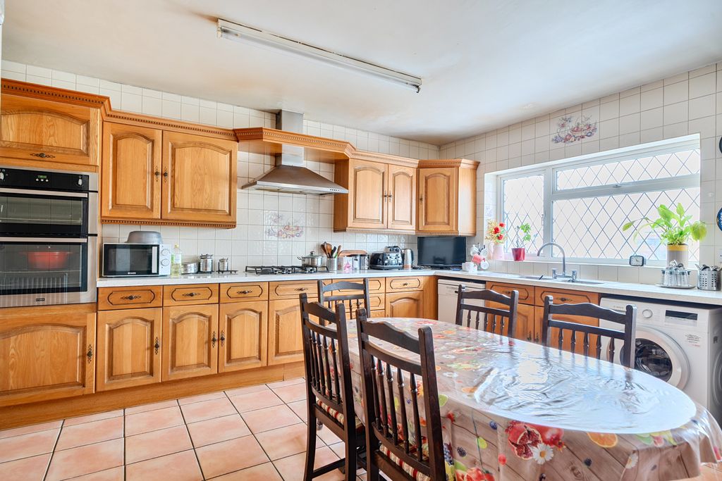 Property photo 2 of 25