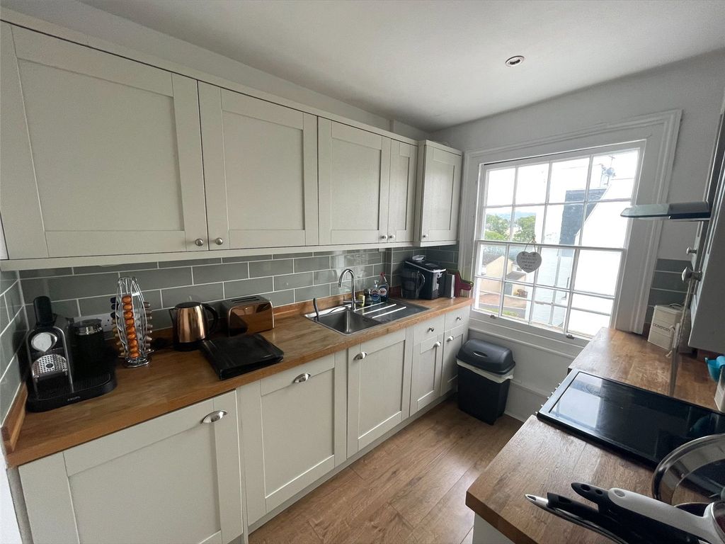 Property photo 2 of 8 Picture No. 16