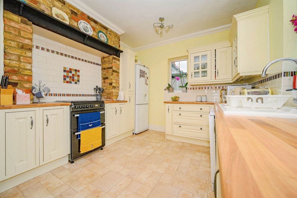 Property photo 3 of 17