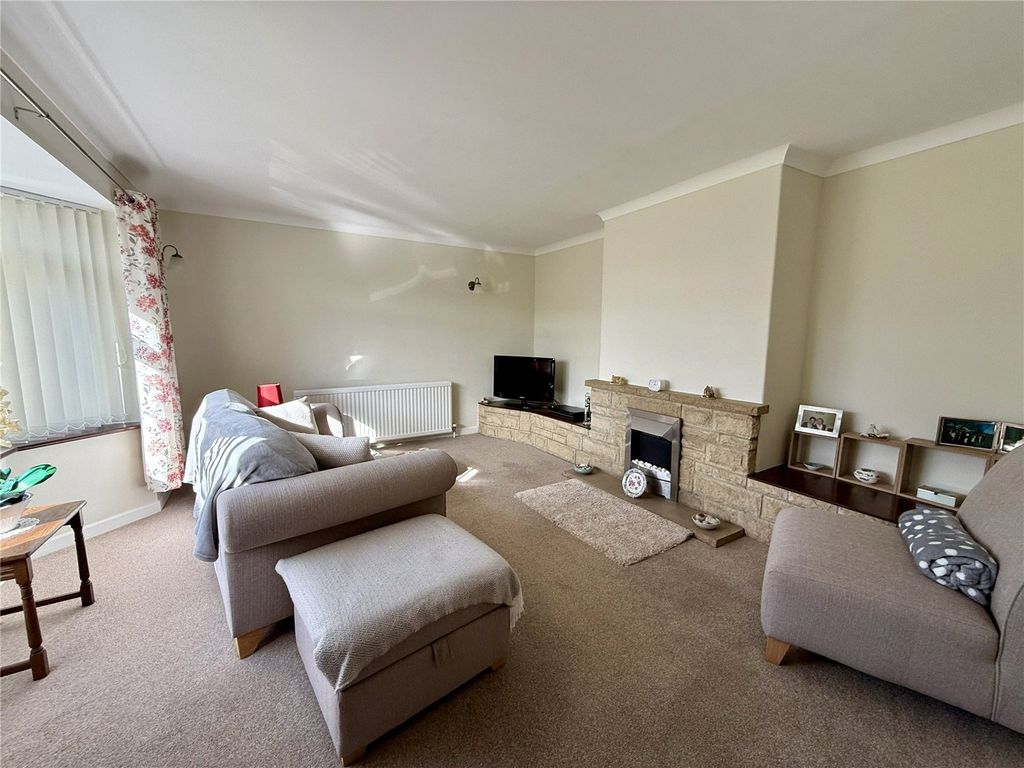 Property photo 3 of 17 Picture No. 02