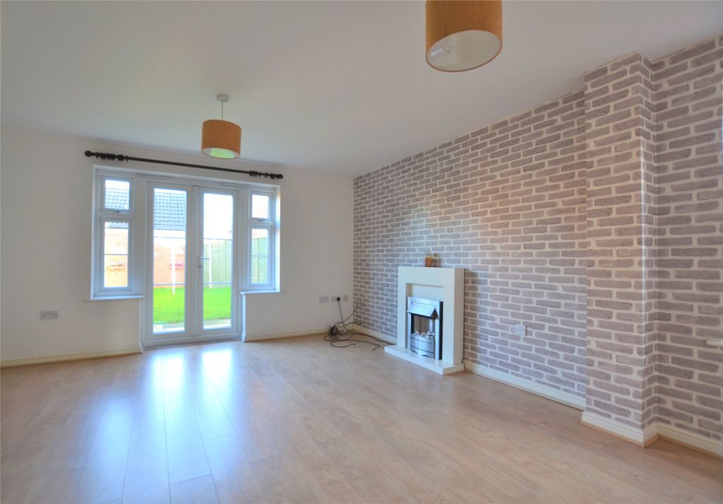 Property photo 1 of 11 Living Room