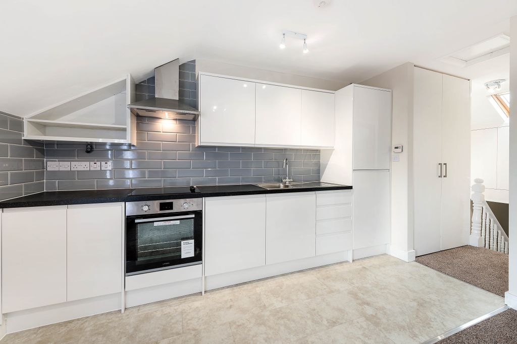 Property photo 2 of 7 Awinship-2793-03-Hig