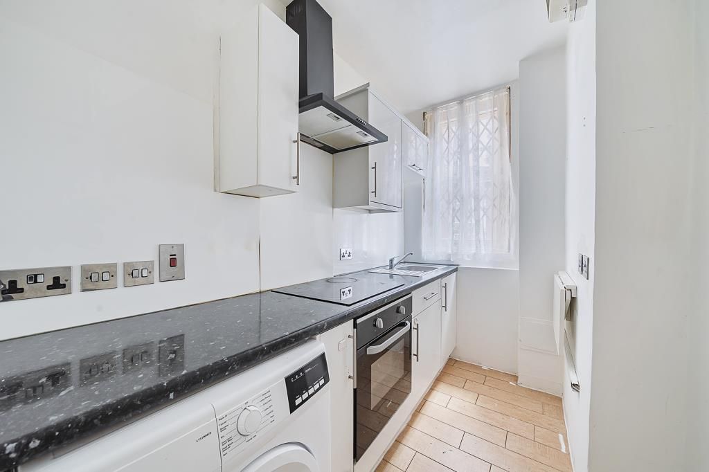 Property photo 3 of 17 Kitchen