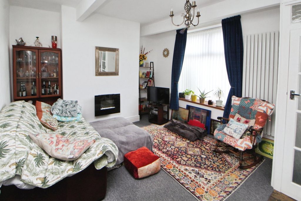 Property photo 2 of 11 Picture No. 16