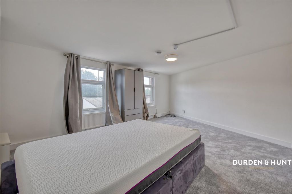 Property photo 3 of 12 Osborne Street