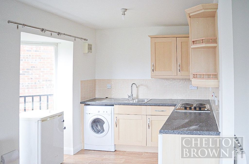 Property photo 3 of 11 Kitchen