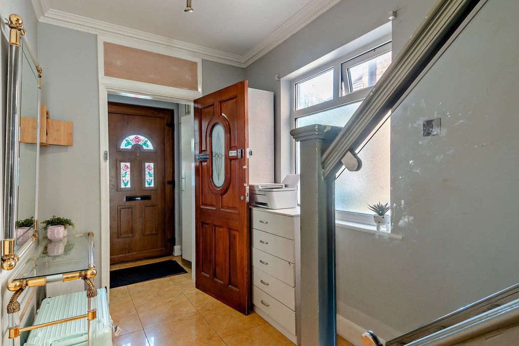 Property photo 2 of 41