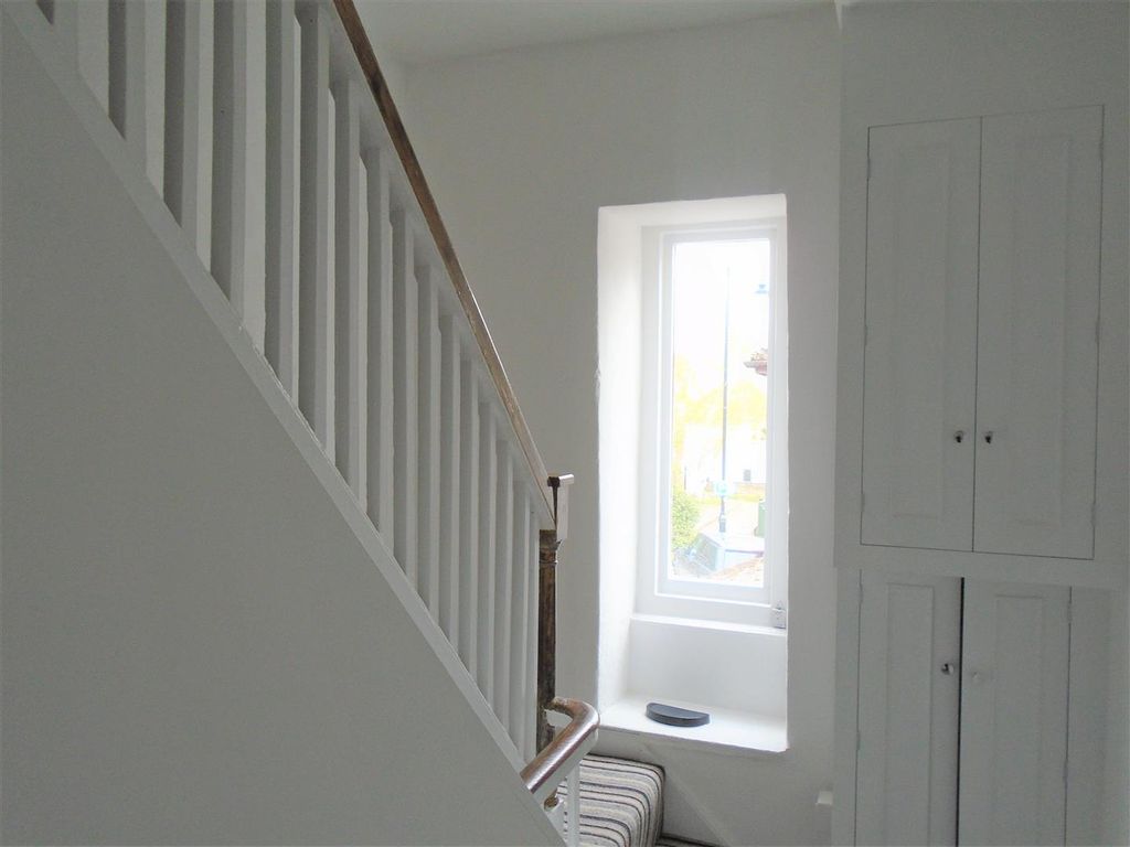 Property photo 3 of 12 Entrance To Flat.Jpg