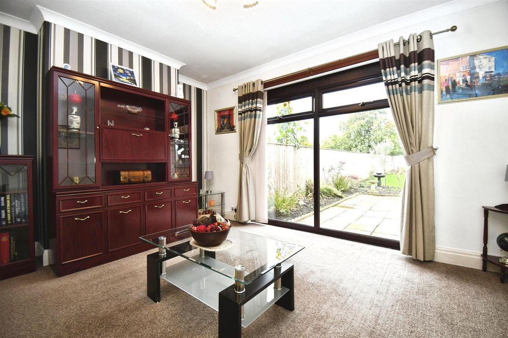 Property photo 3 of 25 Dining Room