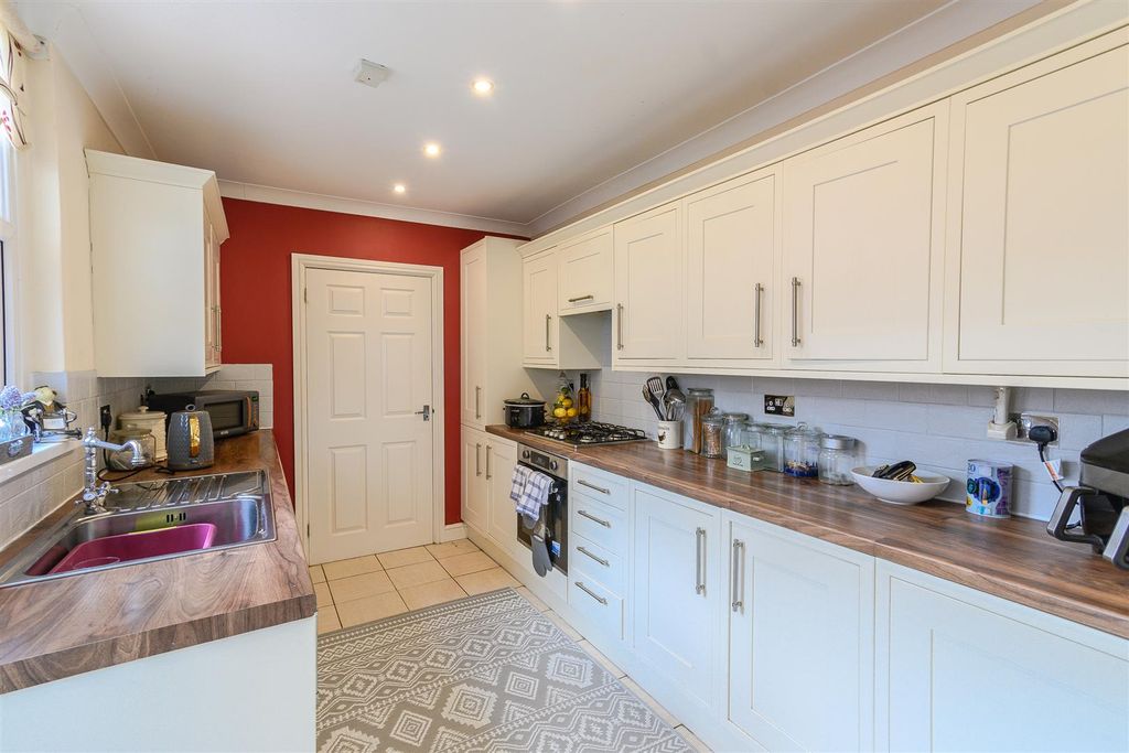 Property photo 3 of 22 Kitchen