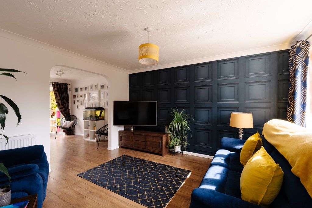 Property photo 1 of 31
