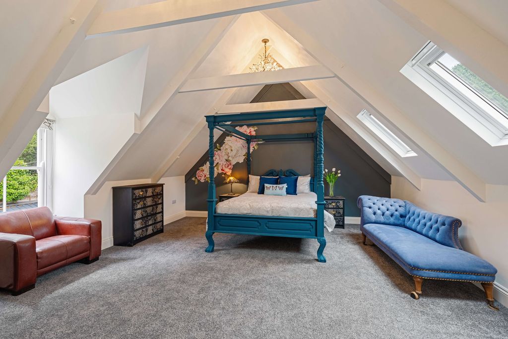 Property photo 3 of 43