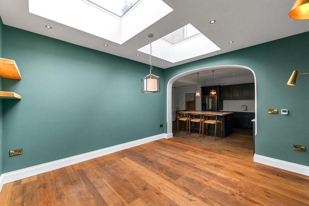 Additional image 8 of 6 bed detached house to rentVictoria Embankment NG2