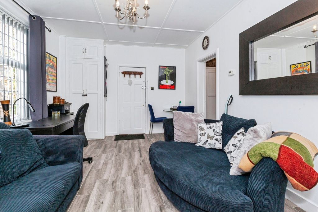 Property photo 3 of 17 Picture 3