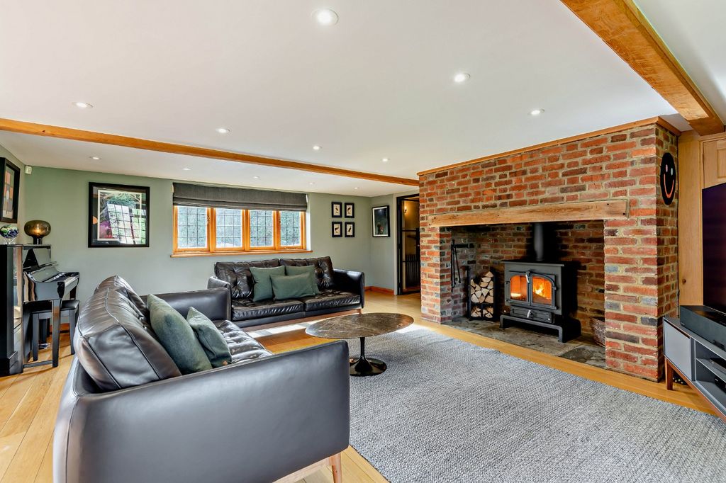 Property photo 3 of 28 Sitting Room