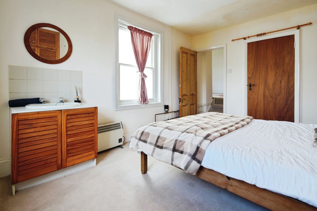 Property photo 2 of 17 Photo