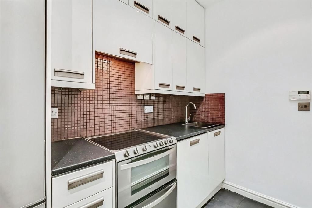 Property photo 3 of 6 Kitchen