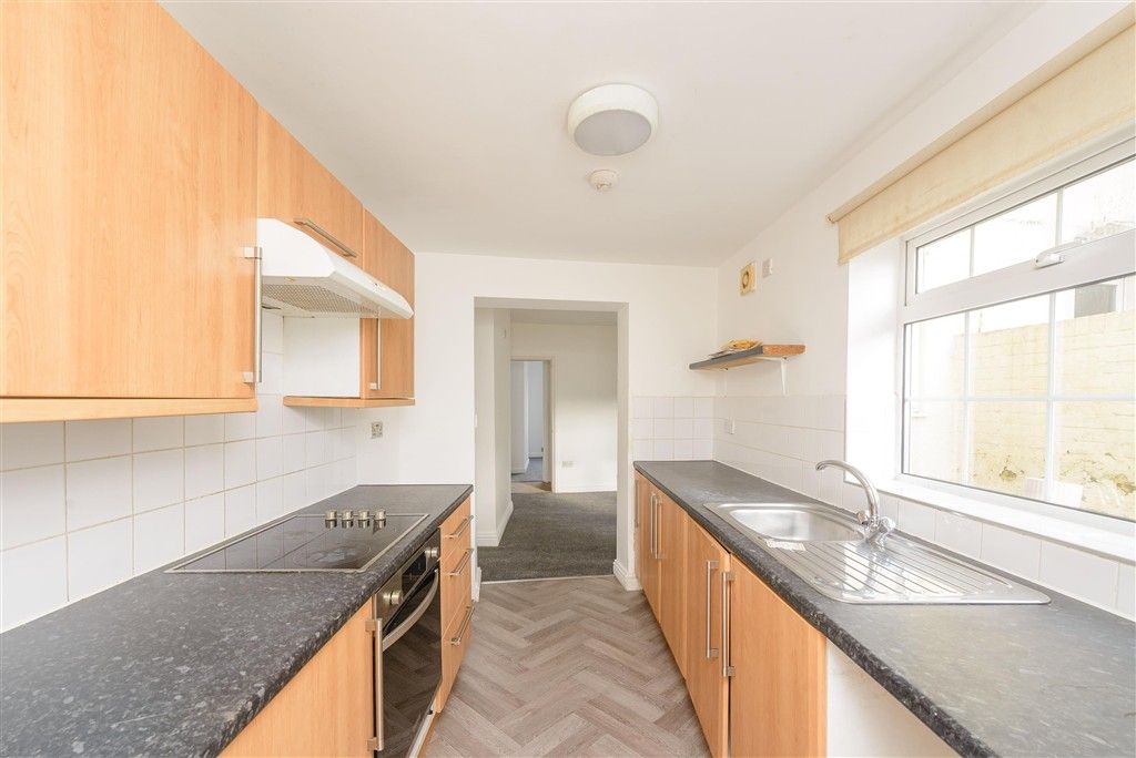 Property photo 2 of 8 Kitchen