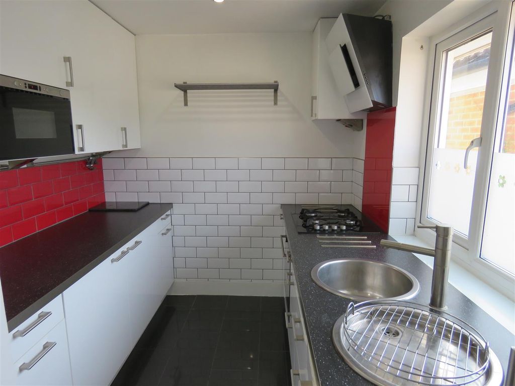 Property photo 3 of 5 Kitchen