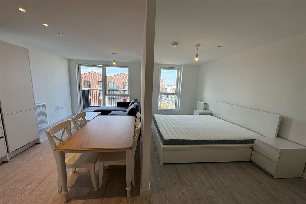 Property photo 1 of 7 (Main)