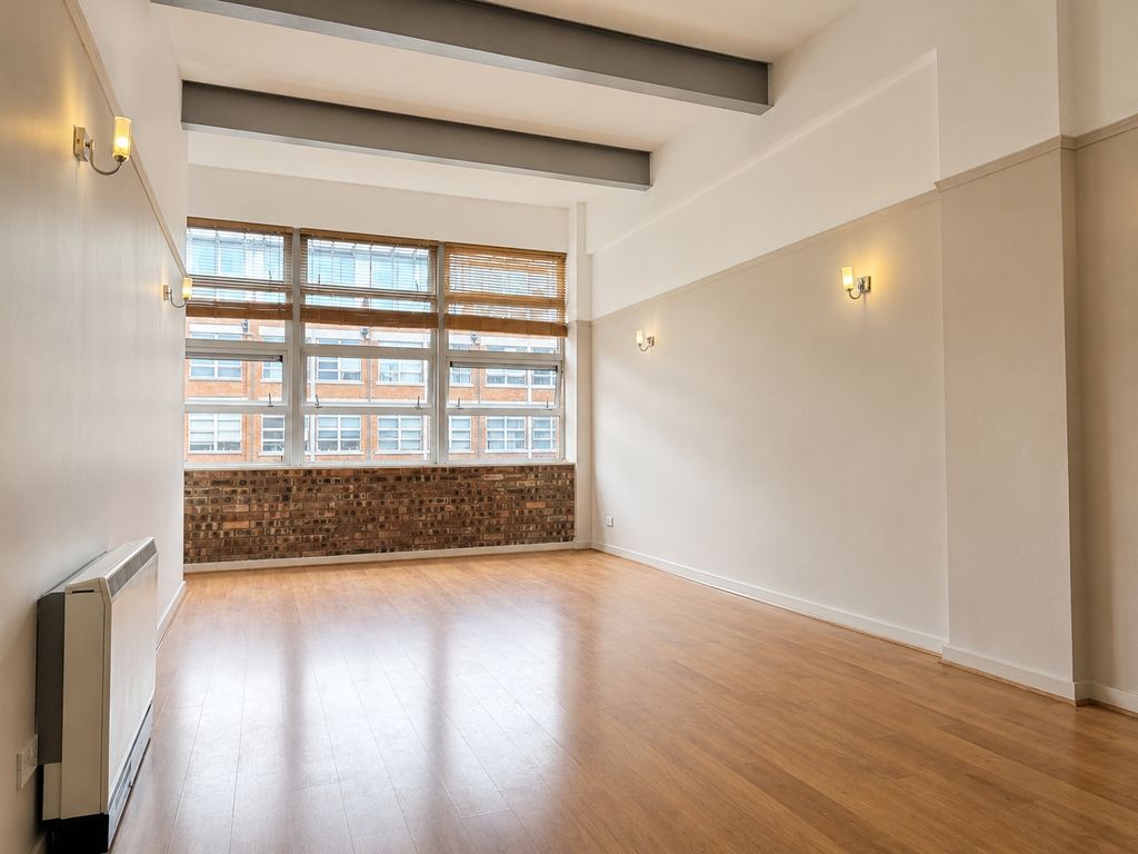 Property photo 2 of 8 Living Space Windows