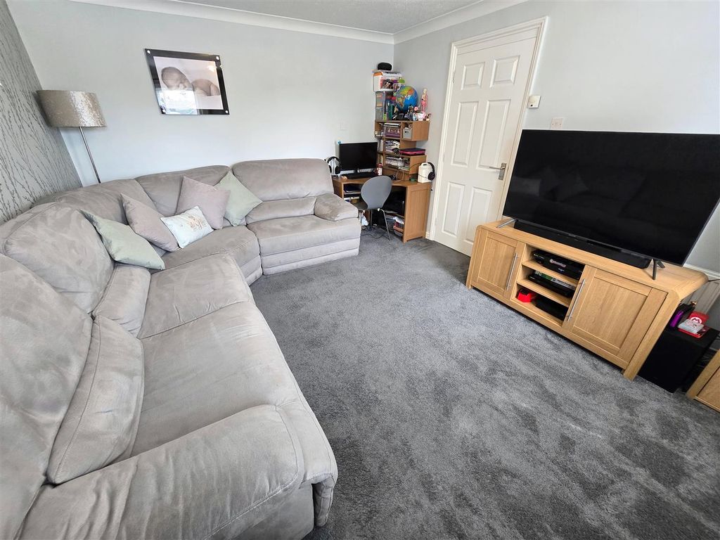 Property photo 2 of 13 Lounge