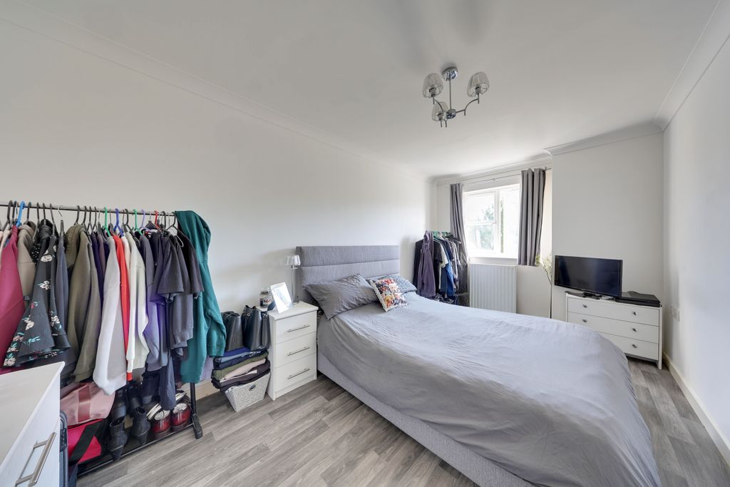 2 bed flat for saleRanmore Path, Orpington BR5 photo 5