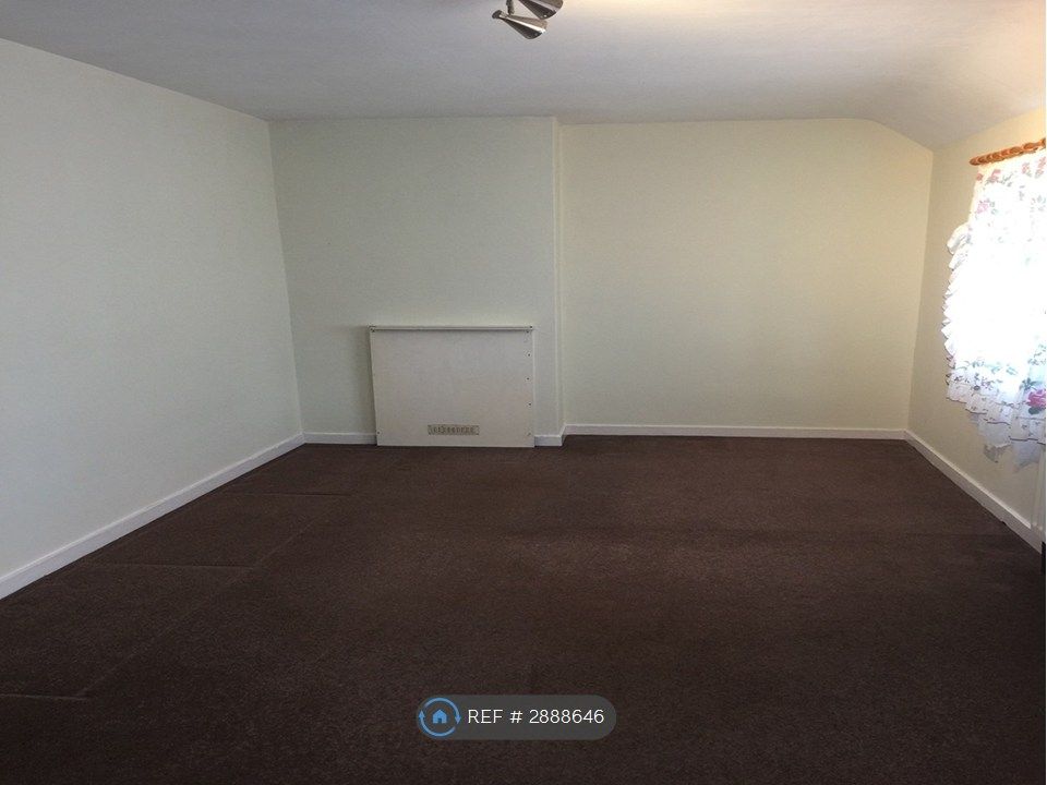 Property photo 3 of 8 Master Bedroom