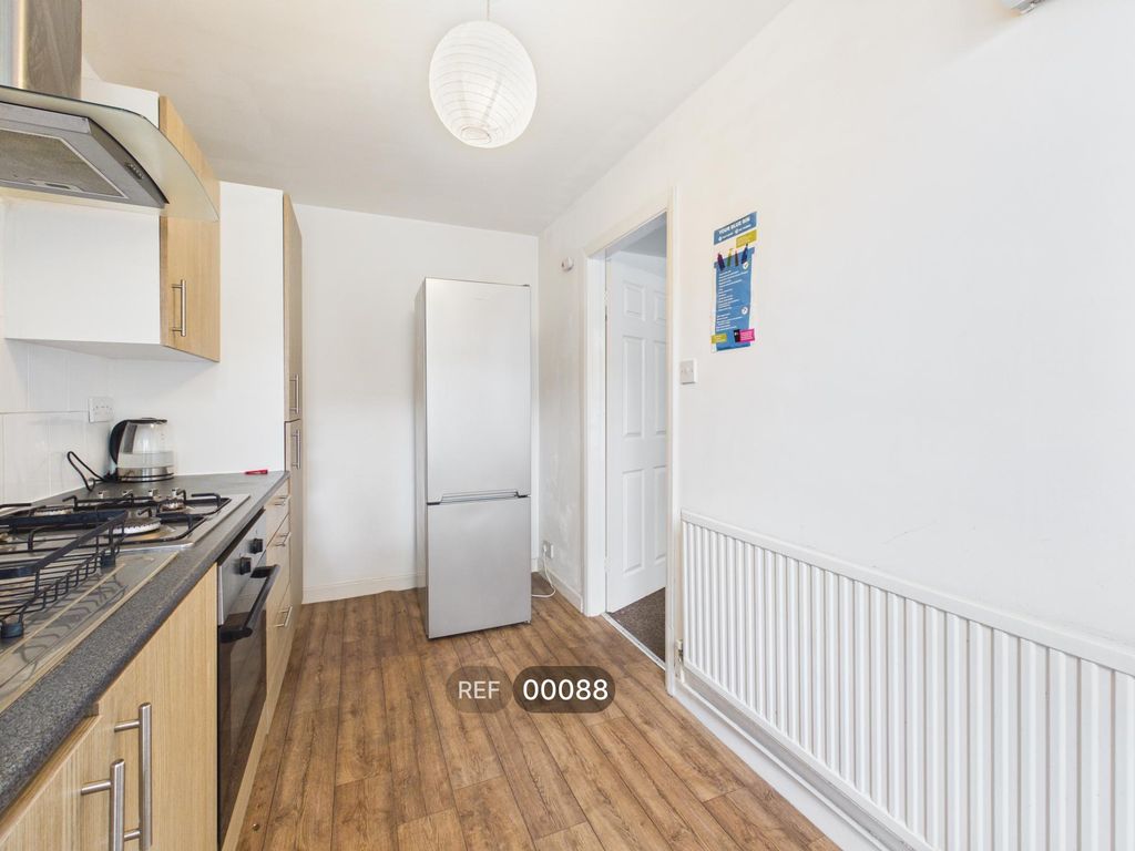 Property photo 3 of 16 Kitchen