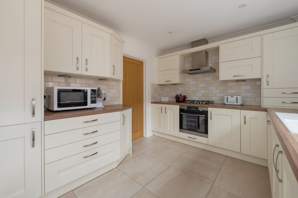 Property photo 3 of 15 Kitchen