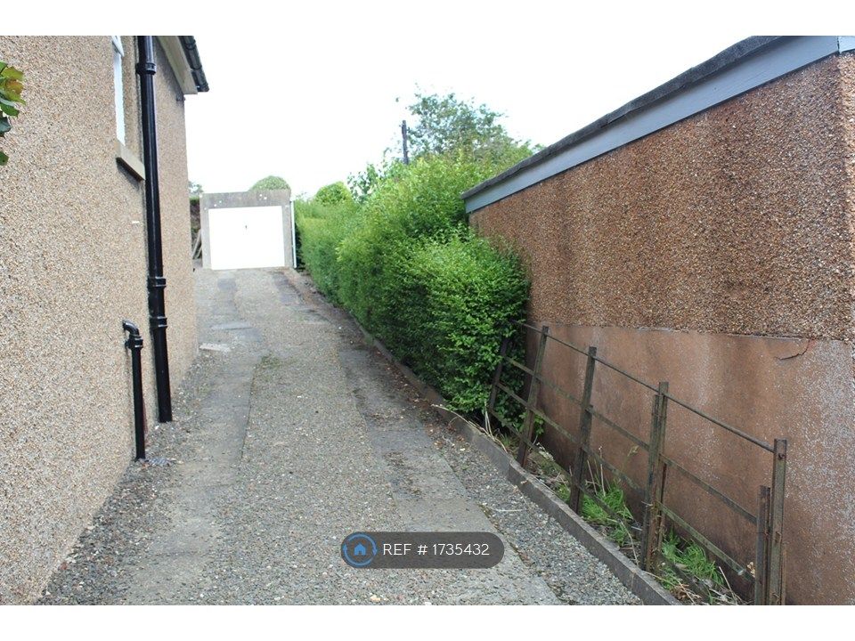 Property photo 3 of 22 Driveway