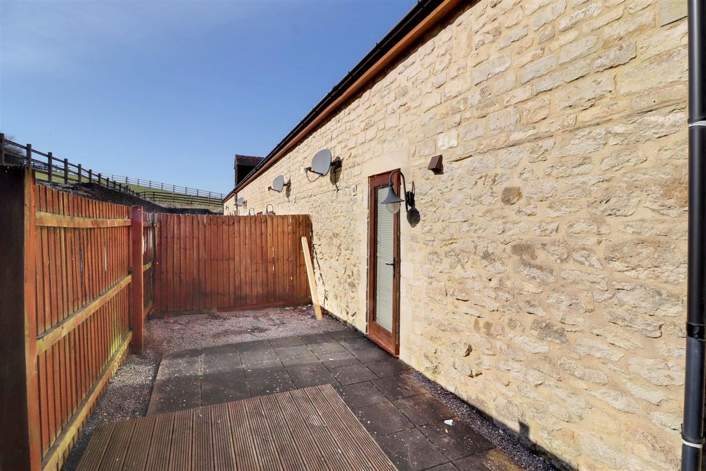 Property photo 3 of 12