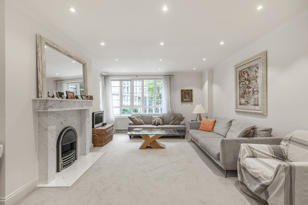 Property photo 1 of 23 Living Room