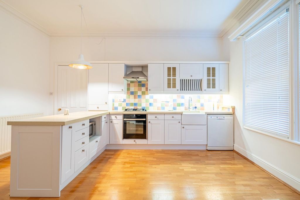Additional image 9 of 3 bed flat for saleLincoln Circus, The Park NG7