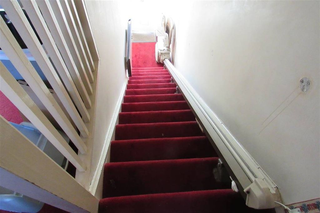 Property photo 3 of 12 Landing