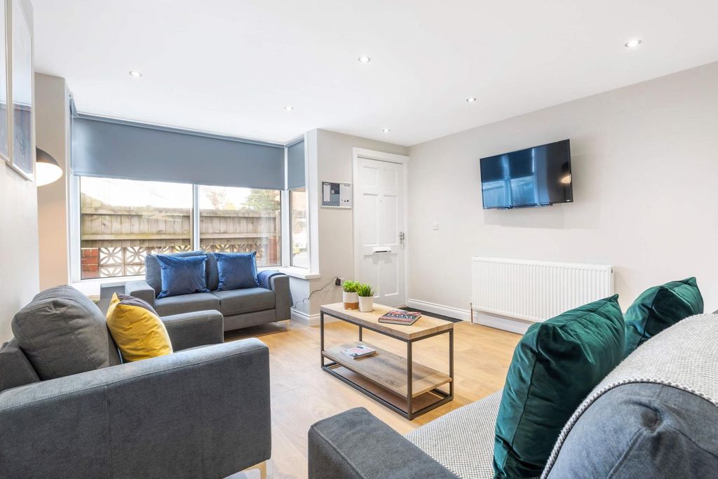 Property photo 1 of 11 Bright, Modern Living Room With Comfortable Sofas,...