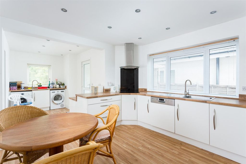Property photo 3 of 23 13 Whinfield-18.Jpg