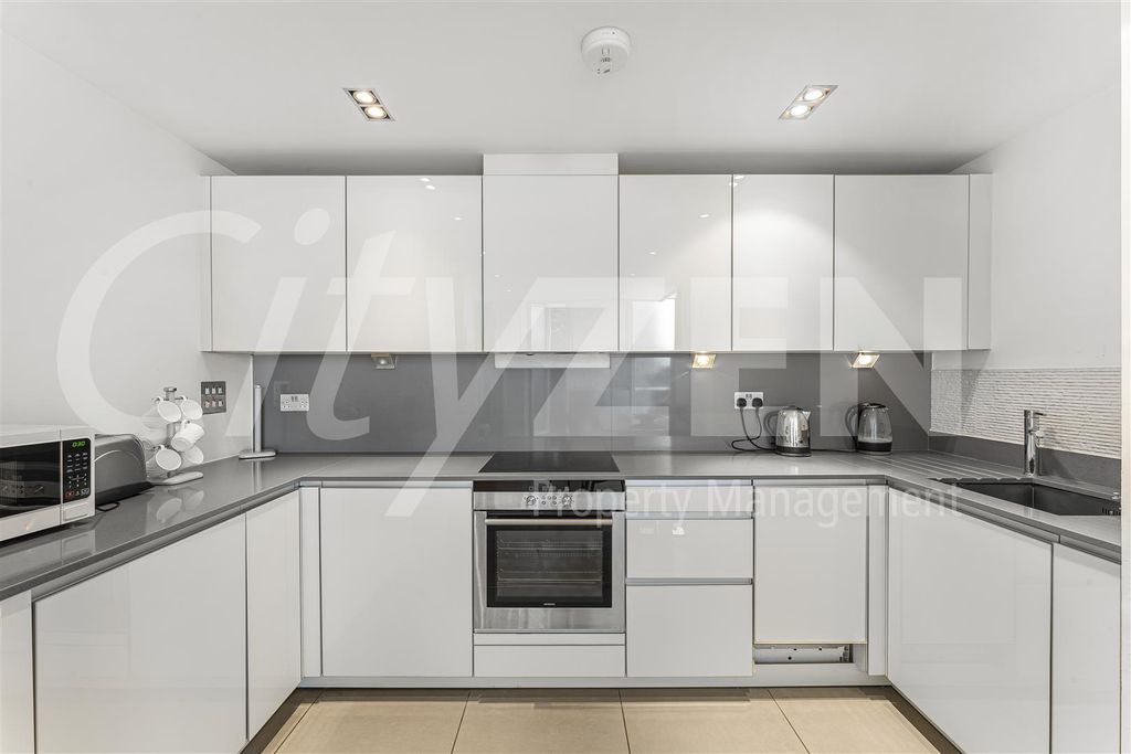 Property photo 2 of 14 Kitchen