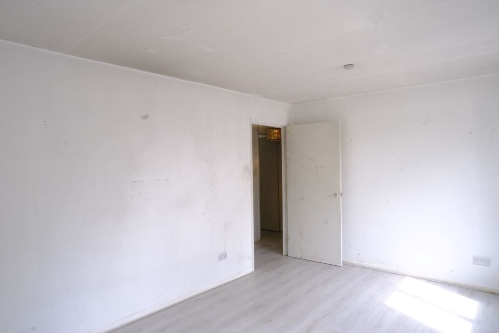Property photo 3 of 9 Flat C, 772-774 Harrow Road, Kensal Green, London Nw10 5Lb