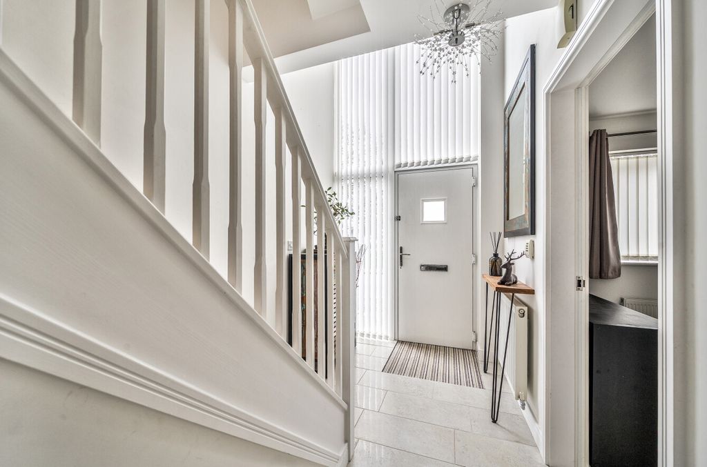 Property photo 2 of 21 1406017-6-698077c...